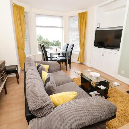 Llys Madoc, Basement Apartment Penmaen-mawr Dış mekan fotoğraf