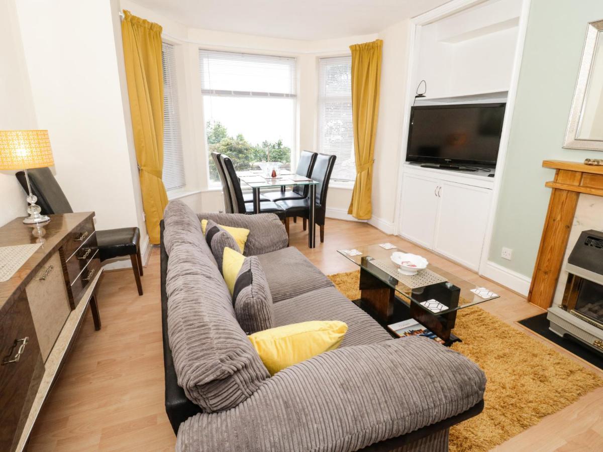 Llys Madoc, Basement Apartment Penmaen-mawr Dış mekan fotoğraf