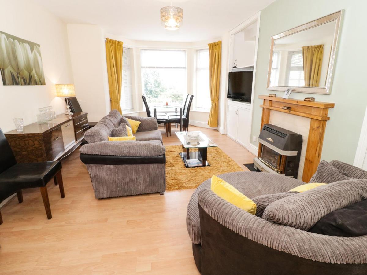 Llys Madoc, Basement Apartment Penmaen-mawr Dış mekan fotoğraf